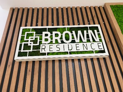 Perete de licheni stabilizați – Brown Residence, foto 6 din 6